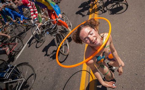 In pictures: the 2022 World Naked Bike Ride zoomed through。